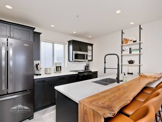 Big White 3 Bedroom Accommodation - Trappers' Crossing - #4332