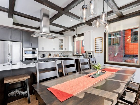 Big White 4 Bedroom Accommodation - Toboggan Run - #4382