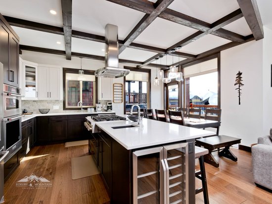 Big White 4 Bedroom Accommodation - Toboggan Run - #4382