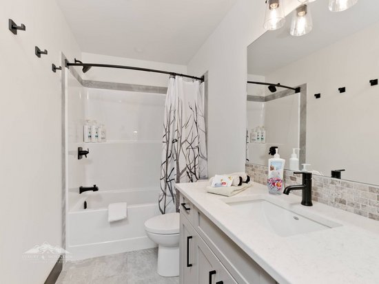 Big White 4 Bedroom Accommodation - Toboggan Run - #4382