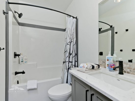 Big White 4 Bedroom Accommodation - Toboggan Run - #4382