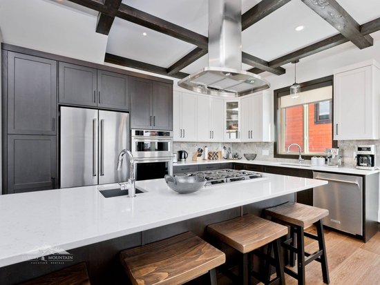 Big White 4 Bedroom Accommodation - Toboggan Run - #4382