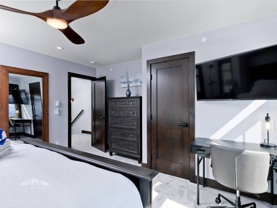 Big White 4 Bedroom Accommodation - Toboggan Run - #4382