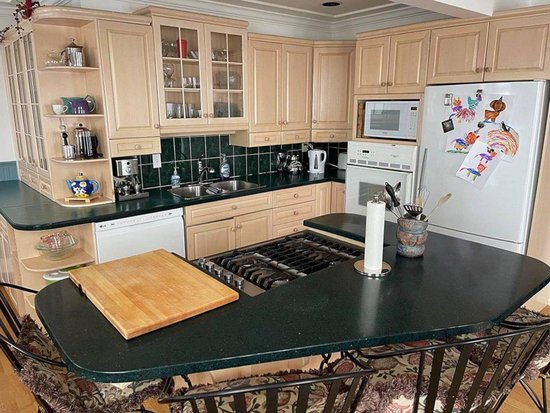 Big White 3 Bedroom Accommodation - Plaza on the Ridge - #4384 Big White 3 Bedroom Accommodation - Plaza on the Ridge - #4384