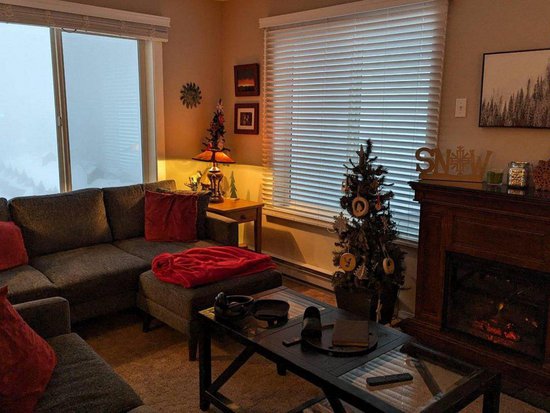 Big White 4 Bedroom Accommodation - Plaza on the Ridge - #4388 Big White 4 Bedroom Accommodation - Plaza on the Ridge - #4388