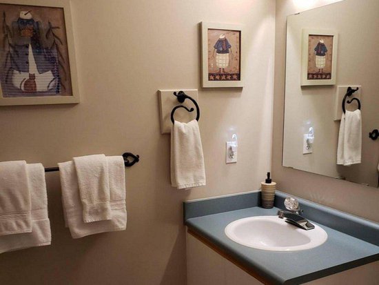 Big White 4 Bedroom Accommodation - Plaza on the Ridge - #4388 Big White 4 Bedroom Accommodation - Plaza on the Ridge - #4388