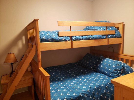 Big White 4 Bedroom Accommodation - Plaza on the Ridge - #4388 Big White 4 Bedroom Accommodation - Plaza on the Ridge - #4388