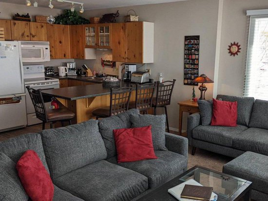 Big White 4 Bedroom Accommodation - Plaza on the Ridge - #4388 Big White 4 Bedroom Accommodation - Plaza on the Ridge - #4388
