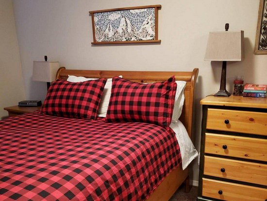 Big White 4 Bedroom Accommodation - Plaza on the Ridge - #4388 Big White 4 Bedroom Accommodation - Plaza on the Ridge - #4388