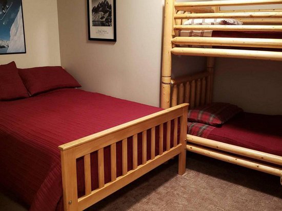 Big White 4 Bedroom Accommodation - Plaza on the Ridge - #4388 Big White 4 Bedroom Accommodation - Plaza on the Ridge - #4388