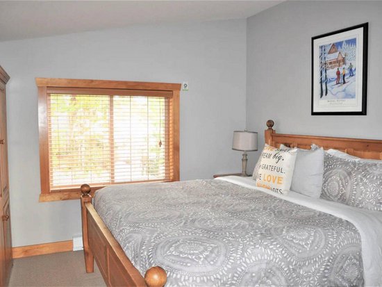 Big White 4 Bedroom Accommodation - Snow Pine Estates - #4405