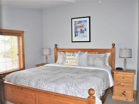 Big White 4 Bedroom Accommodation - Snow Pine Estates - #4405