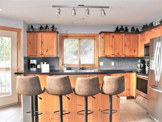 Big White 4 Bedroom Accommodation - Snow Pine Estates - #4405