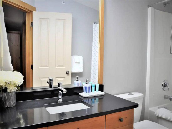 Big White 4 Bedroom Accommodation - Snow Pine Estates - #4405