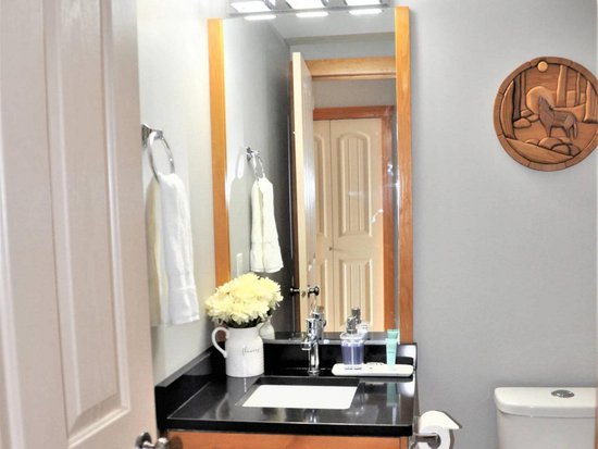 Big White 4 Bedroom Accommodation - Snow Pine Estates - #4405