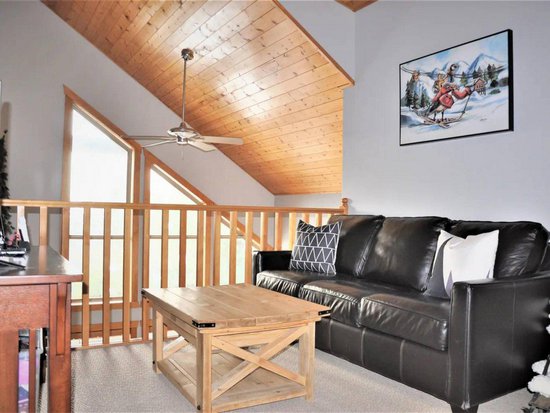 Big White 4 Bedroom Accommodation - Snow Pine Estates - #4405