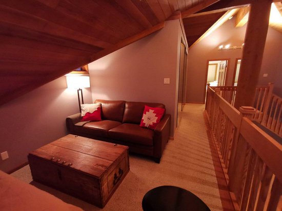 Whistler 4 Bedroom Accommodation - Chalet/House - #4409 Whistler 4 Bedroom Accommodation - Chalet/House - #4409