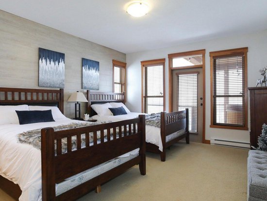 Big White 3 Bedroom Accommodation - Snowbird Lodge - #4410 Big White 3 Bedroom Accommodation - Snowbird Lodge - #4410