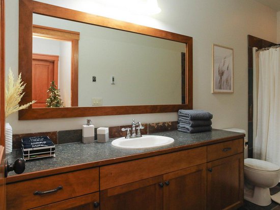 Big White 3 Bedroom Accommodation - Snowbird Lodge - #4410 Big White 3 Bedroom Accommodation - Snowbird Lodge - #4410