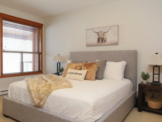 Big White 3 Bedroom Accommodation - Snowbird Lodge - #4410 Big White 3 Bedroom Accommodation - Snowbird Lodge - #4410
