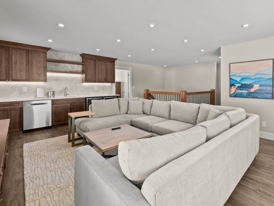 Sun Peaks 4 Bedroom Accommodation - Chalet/House - #4413 Sun Peaks 4 Bedroom Accommodation - Chalet/House - #4413