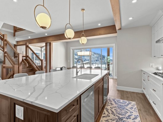 Sun Peaks 4 Bedroom Accommodation - Chalet/House - #4413 Sun Peaks 4 Bedroom Accommodation - Chalet/House - #4413