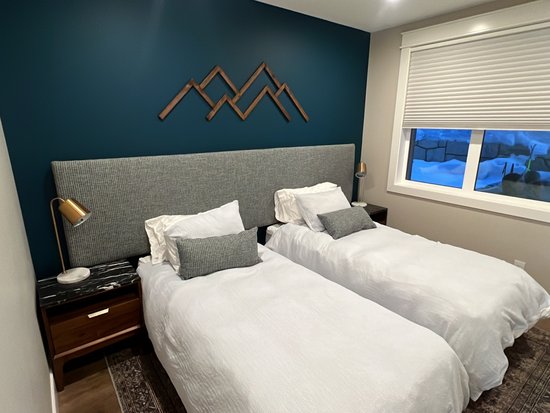 Sun Peaks 4 Bedroom Accommodation - Chalet/House - #4413 Sun Peaks 4 Bedroom Accommodation - Chalet/House - #4413