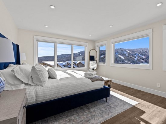Sun Peaks 4 Bedroom Accommodation - Chalet/House - #4413 Sun Peaks 4 Bedroom Accommodation - Chalet/House - #4413