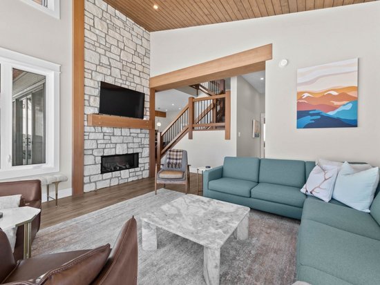 Sun Peaks 4 Bedroom Accommodation - Chalet/House - #4413 Sun Peaks 4 Bedroom Accommodation - Chalet/House - #4413