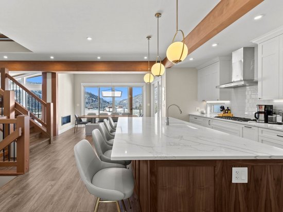 Sun Peaks 4 Bedroom Accommodation - Chalet/House - #4413 Sun Peaks 4 Bedroom Accommodation - Chalet/House - #4413