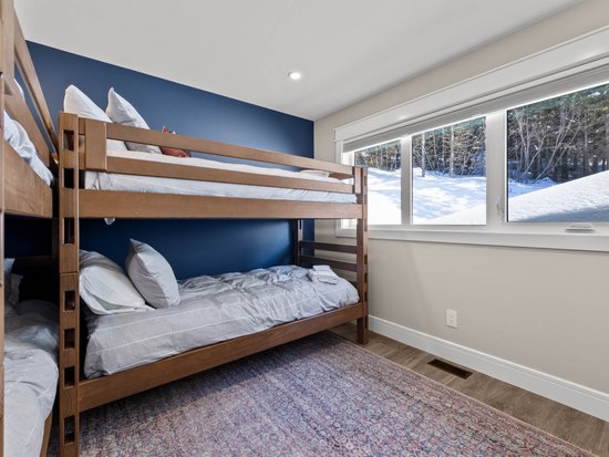 Sun Peaks 4 Bedroom Accommodation - Chalet/House - #4413 Sun Peaks 4 Bedroom Accommodation - Chalet/House - #4413