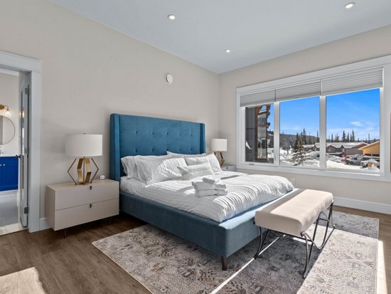 Sun Peaks 4 Bedroom Accommodation - Chalet/House - #4413 Sun Peaks 4 Bedroom Accommodation - Chalet/House - #4413