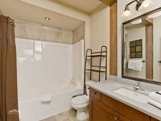 Big White 3 Bedroom Accommodation - Southpoint - #4423