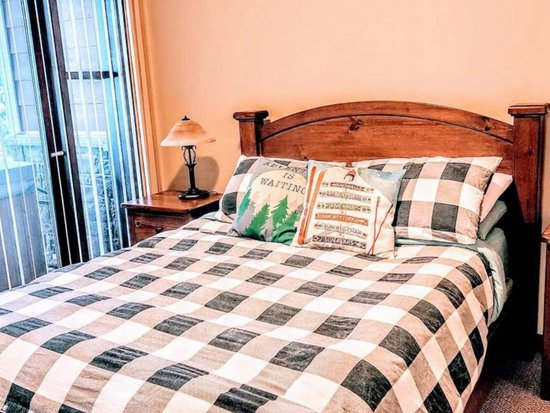 Sun Peaks 2 Bedroom Accommodation - Stone's Throw - #4433 Sun Peaks 2 Bedroom Accommodation - Stone's Throw - #4433