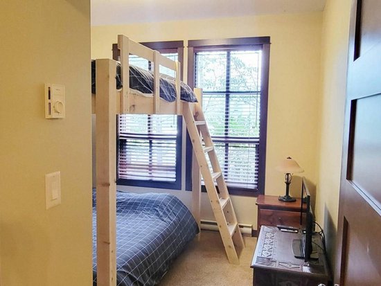 Sun Peaks 2 Bedroom Accommodation - Stone's Throw - #4433 Sun Peaks 2 Bedroom Accommodation - Stone's Throw - #4433