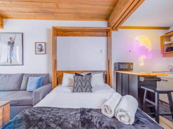 Big White Studio Accommodation - Moguls - #4437 Big White Studio Accommodation - Moguls - #4437
