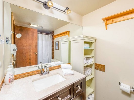 Big White Studio Accommodation - Moguls - #4437