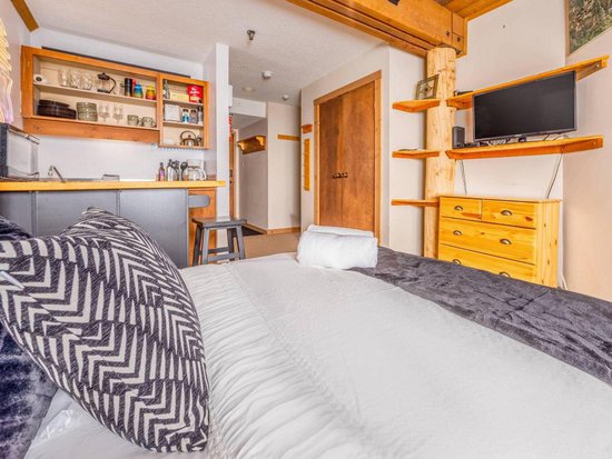 Big White Studio Accommodation - Moguls - #4437 Big White Studio Accommodation - Moguls - #4437