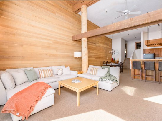 Big White 3 Bedroom Accommodation - Moguls - #4467