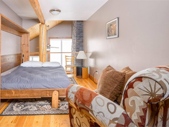 Big White 2 Bedroom Accommodation - Snow Pine Estates - #4468