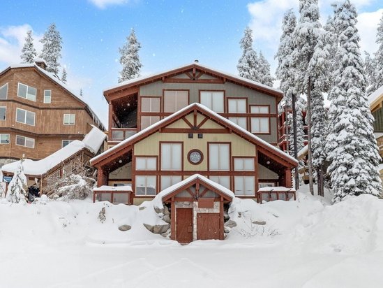 Big White 2 Bedroom Accommodation - Snow Pine Estates - #4468