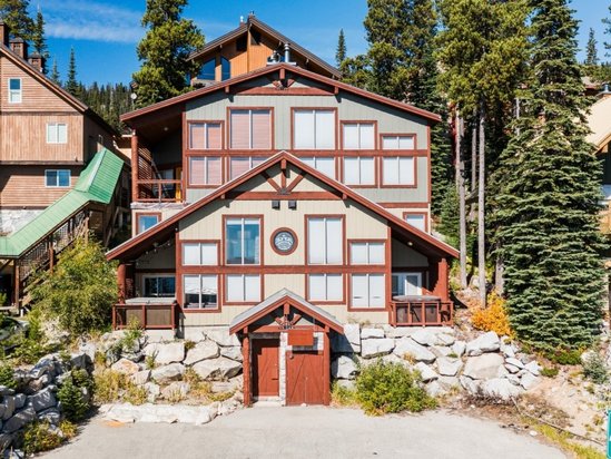 Big White 2 Bedroom Accommodation - Snow Pine Estates - #4468