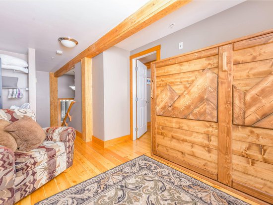 Big White 2 Bedroom Accommodation - Snow Pine Estates - #4468