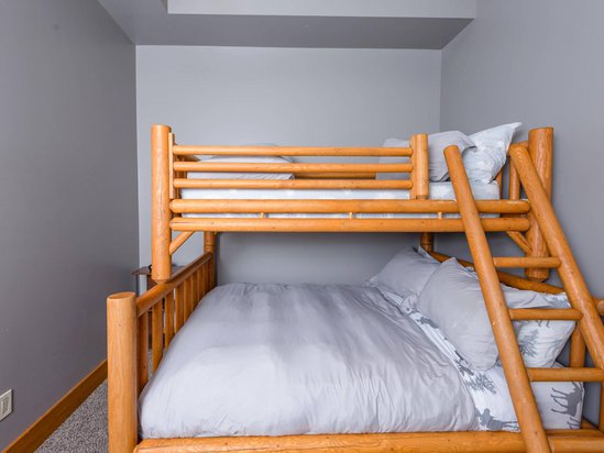 Big White 2 Bedroom Accommodation - Snow Pine Estates - #4468