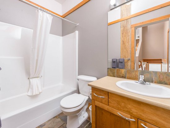 Big White 2 Bedroom Accommodation - Snow Pine Estates - #4468