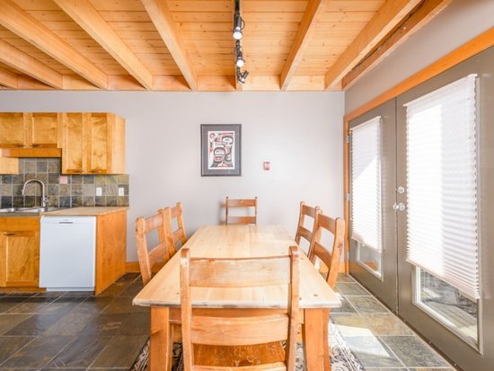 Big White 2 Bedroom Accommodation - Snow Pine Estates - #4468