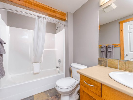 Big White 2 Bedroom Accommodation - Snow Pine Estates - #4468