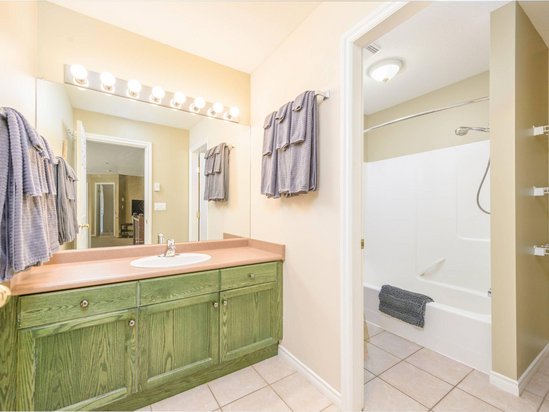 Big White 4 Bedroom Accommodation - Snow Pine Estates - #4469