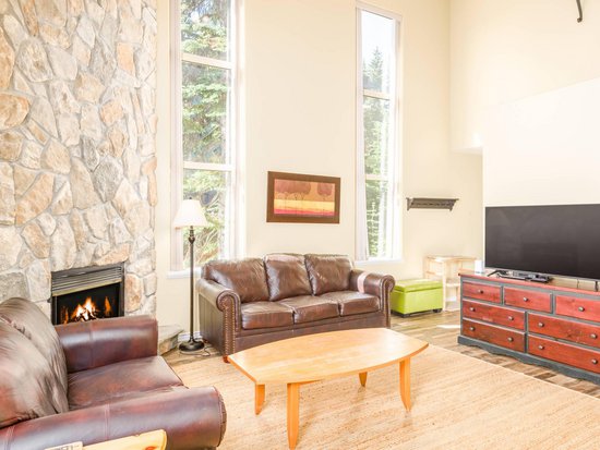 Big White 4 Bedroom Accommodation - Snow Pine Estates - #4469