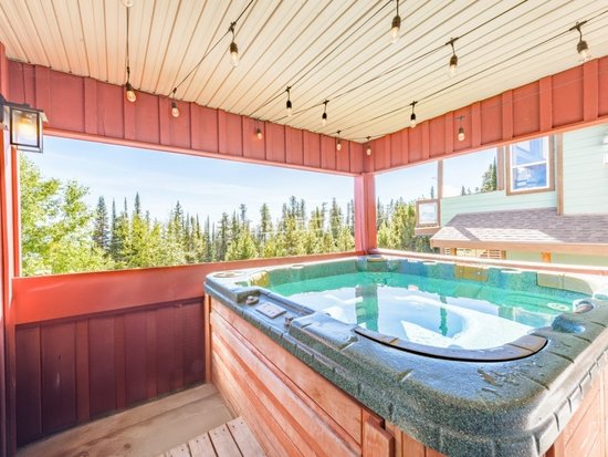 Big White 4 Bedroom Accommodation - Snow Pine Estates - #4469